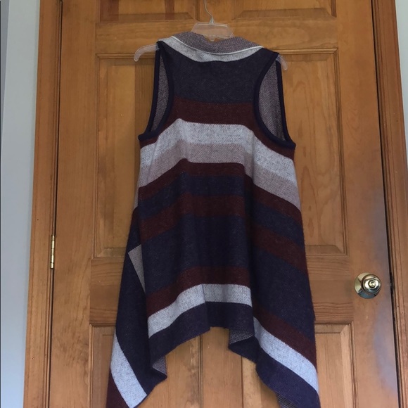 Vest - Picture 2 of 3